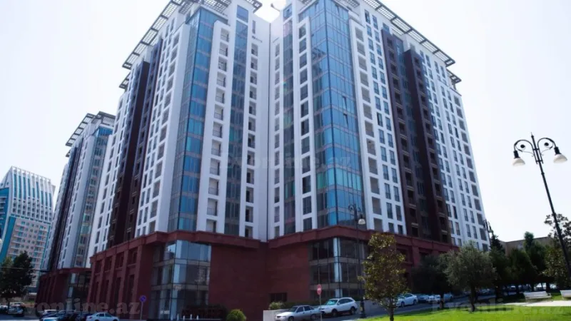 Bakı, Yasamal r., Elmlər Akademiyası m.da 5 otaqlı mənzil satılır