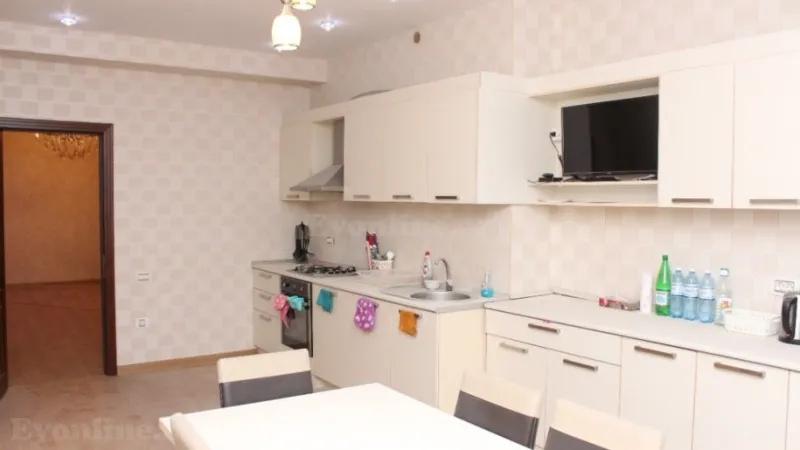 Satılır 4 otaqlı Mənzil Yeni tikili 216 m² 28 May m. - şəkil 9