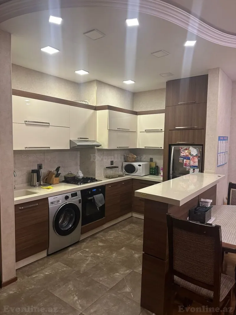 Satılır 3 otaqlı Mənzil Yeni tikili 80 m² 8 Noyabr m.
