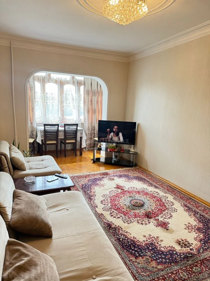 Satılır 3 otaqlı Mənzil Köhnə tikili 90 m² 8-ci mikrorayon