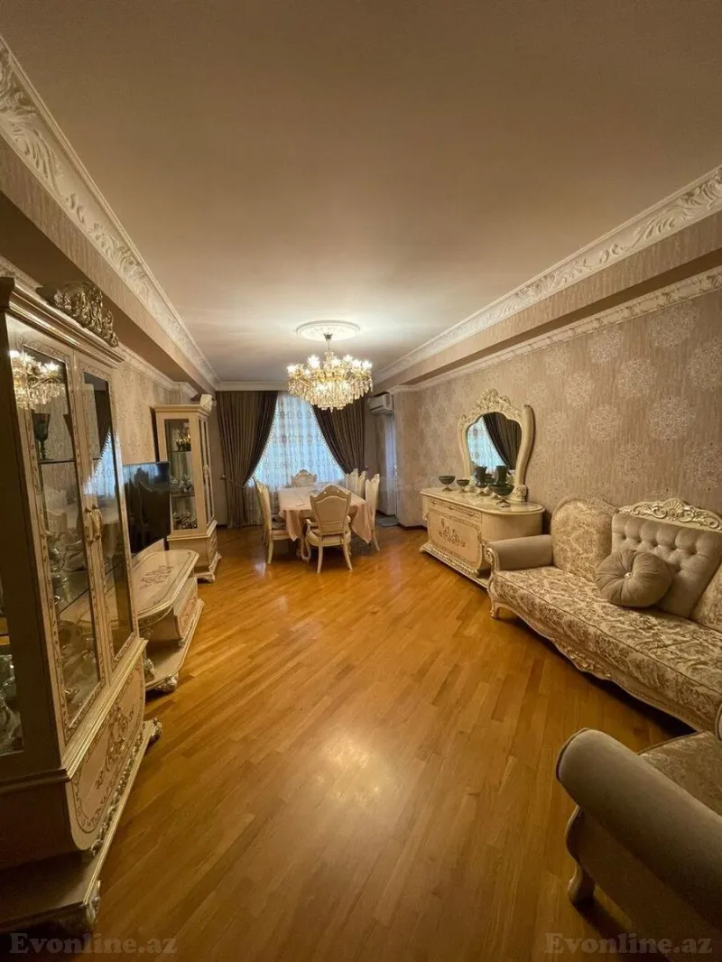 Bakı, Nəsimi r., Memar Əcəmi m., 2-ci mikrorayonda 4 otaqlı mənzil satılır