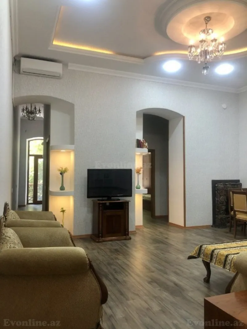 Satılır 3 otaqlı Mənzil Köhnə tikili 110 m² Sahil m. - şəkil 2