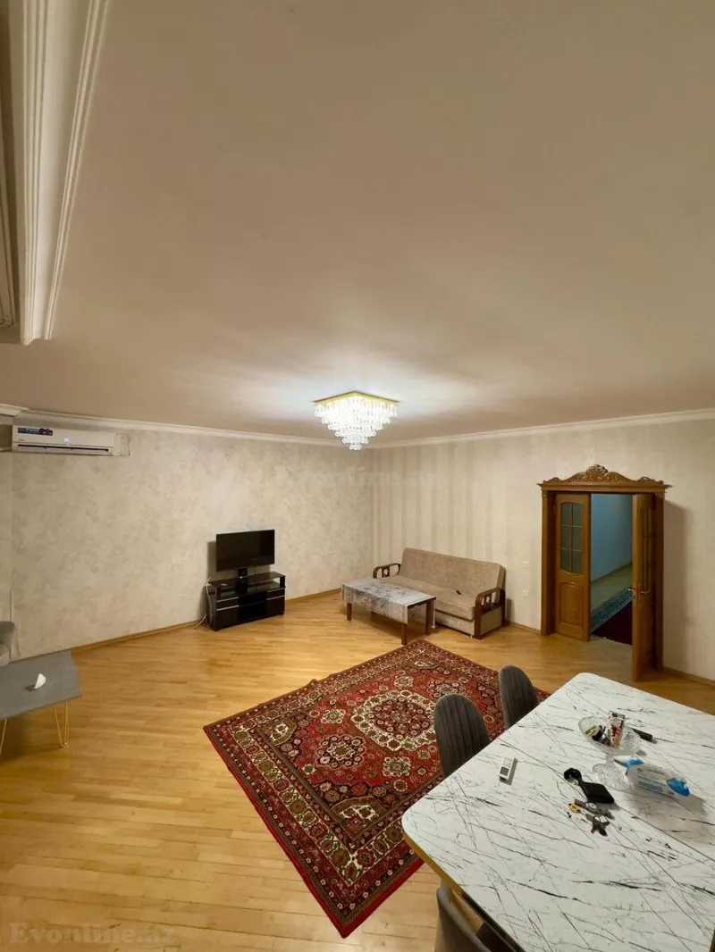 Kirayə verilir 3 otaqlı Mənzil Yeni tikili 150 m² 8 Noyabr m.