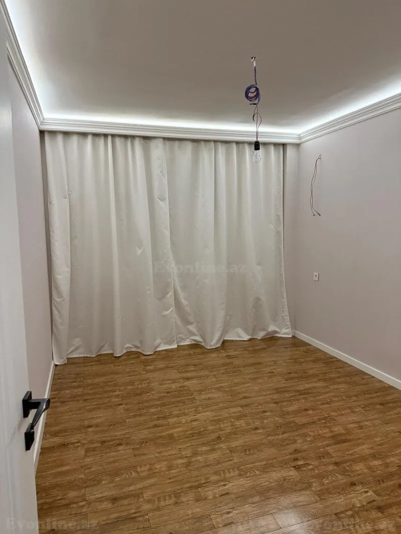 Satılır 4 otaqlı Mənzil Köhnə tikili 130 m² Xalqlar Dostluğu m. - şəkil 6