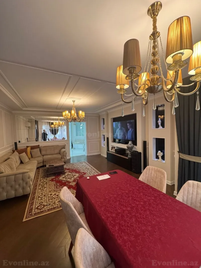 Satılır 3 otaqlı Mənzil Yeni tikili 135 m² 8 Noyabr m.