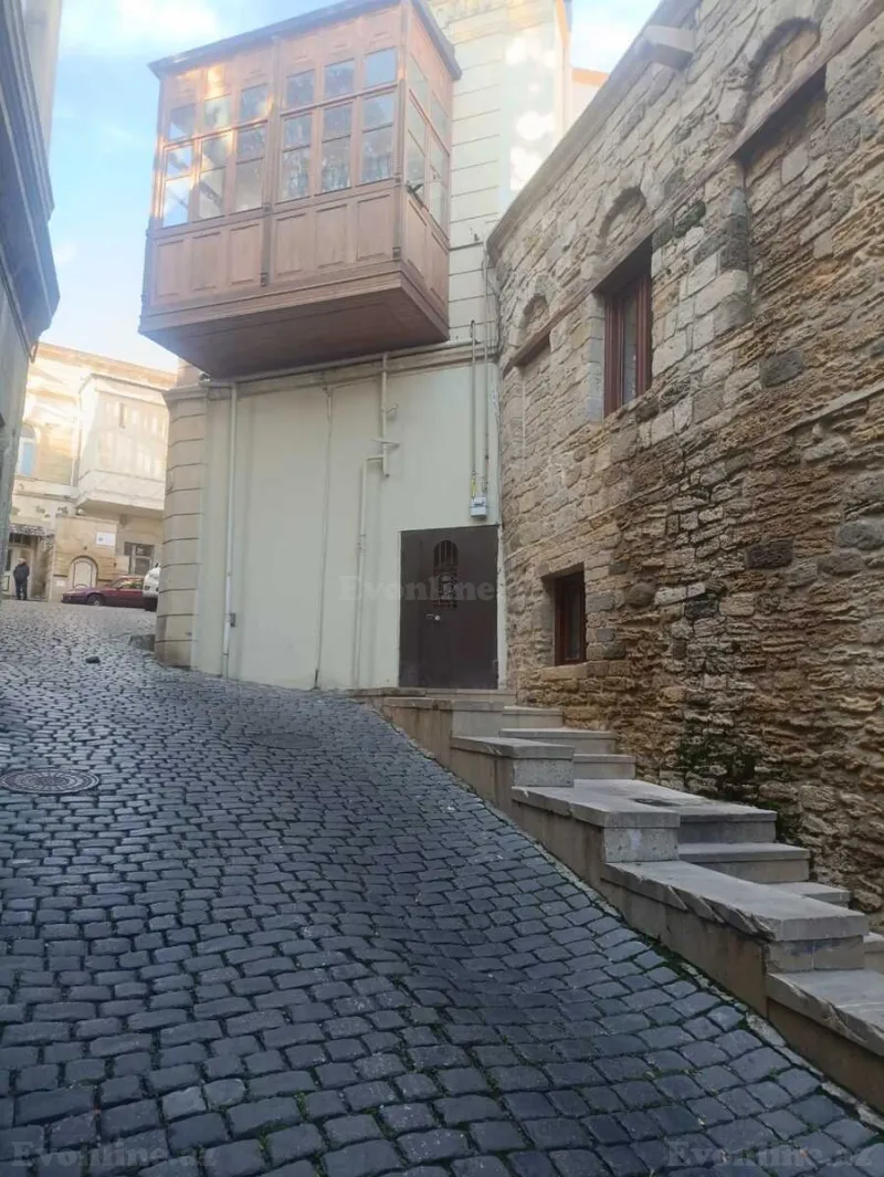 Bakı, Səbail r., İçərişəhər m.da 1 otaqlı mənzil kirayə verilir