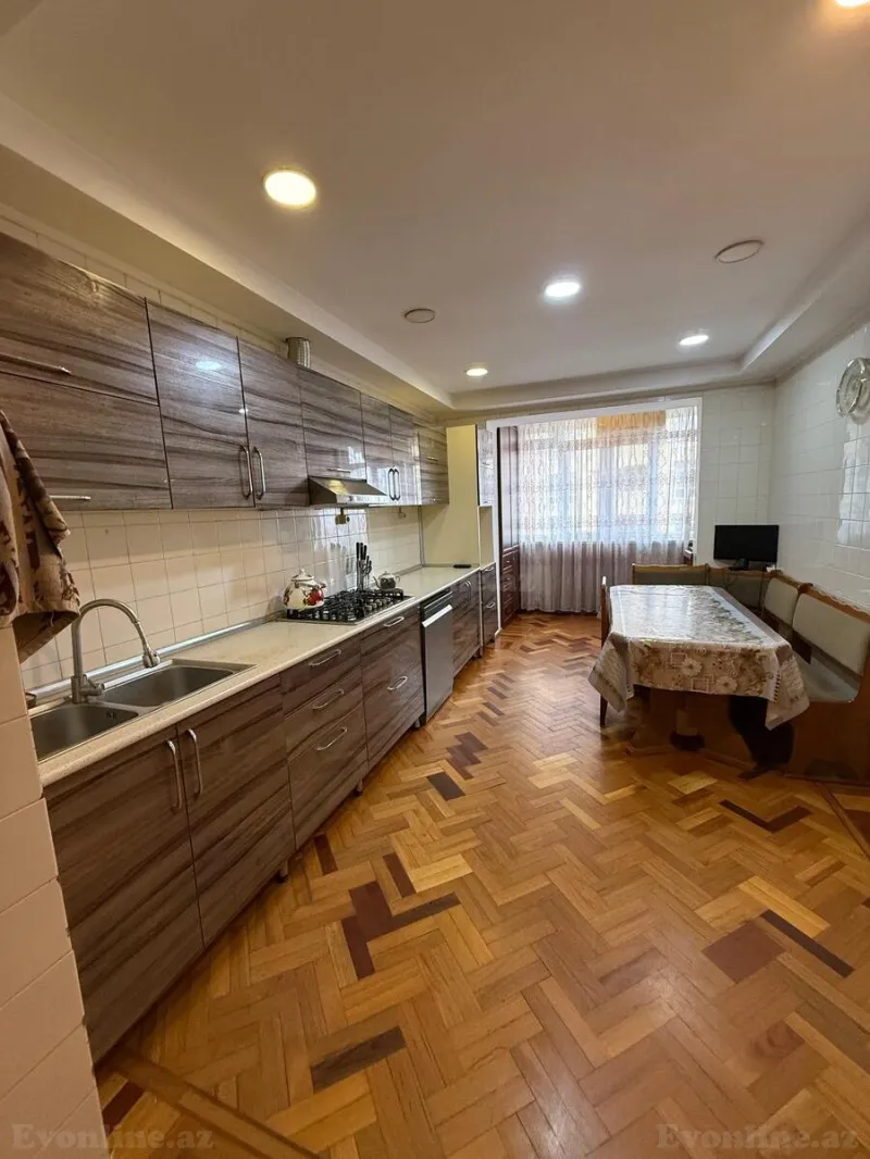 Satılır 4 otaqlı Mənzil Köhnə tikili 135 m² 8-ci mikrorayon - şəkil 4