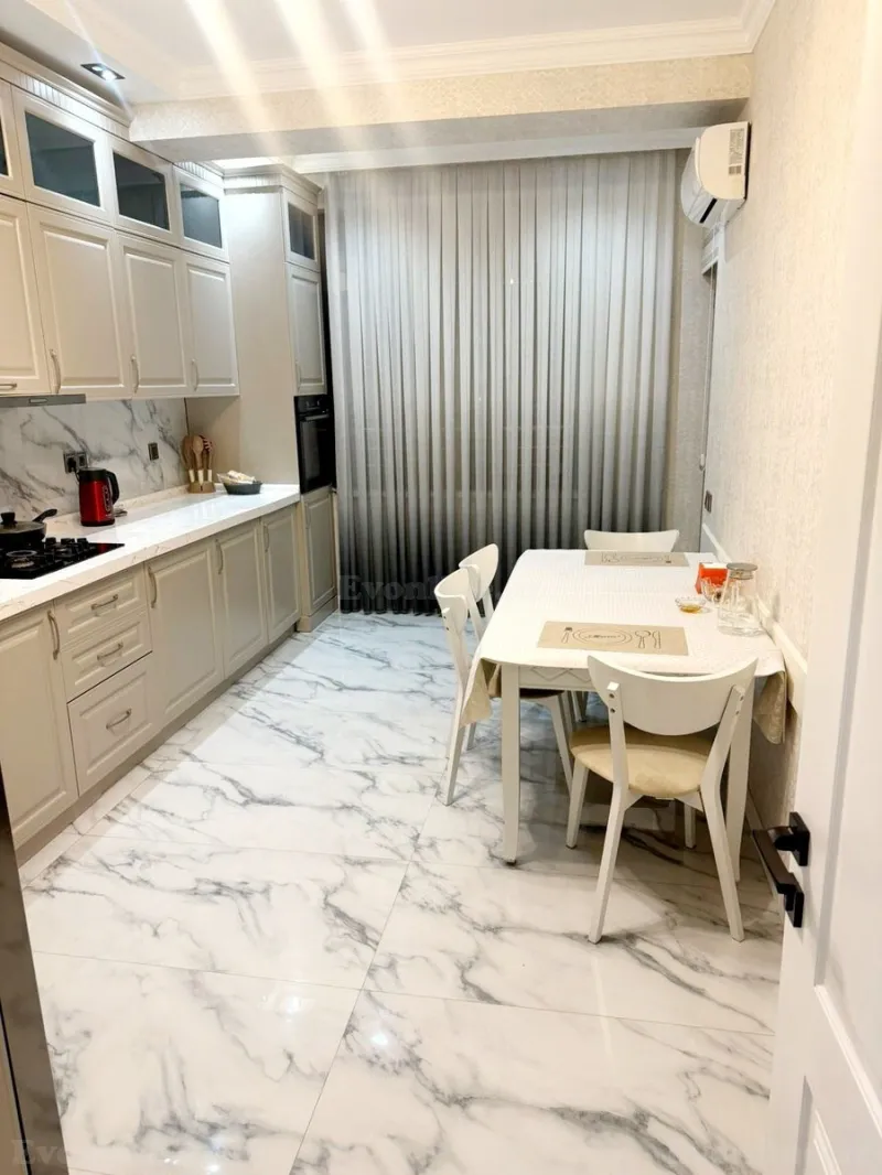 Satılır 4 otaqlı Mənzil Yeni tikili 122 m² Qara Qarayev m. - şəkil 6