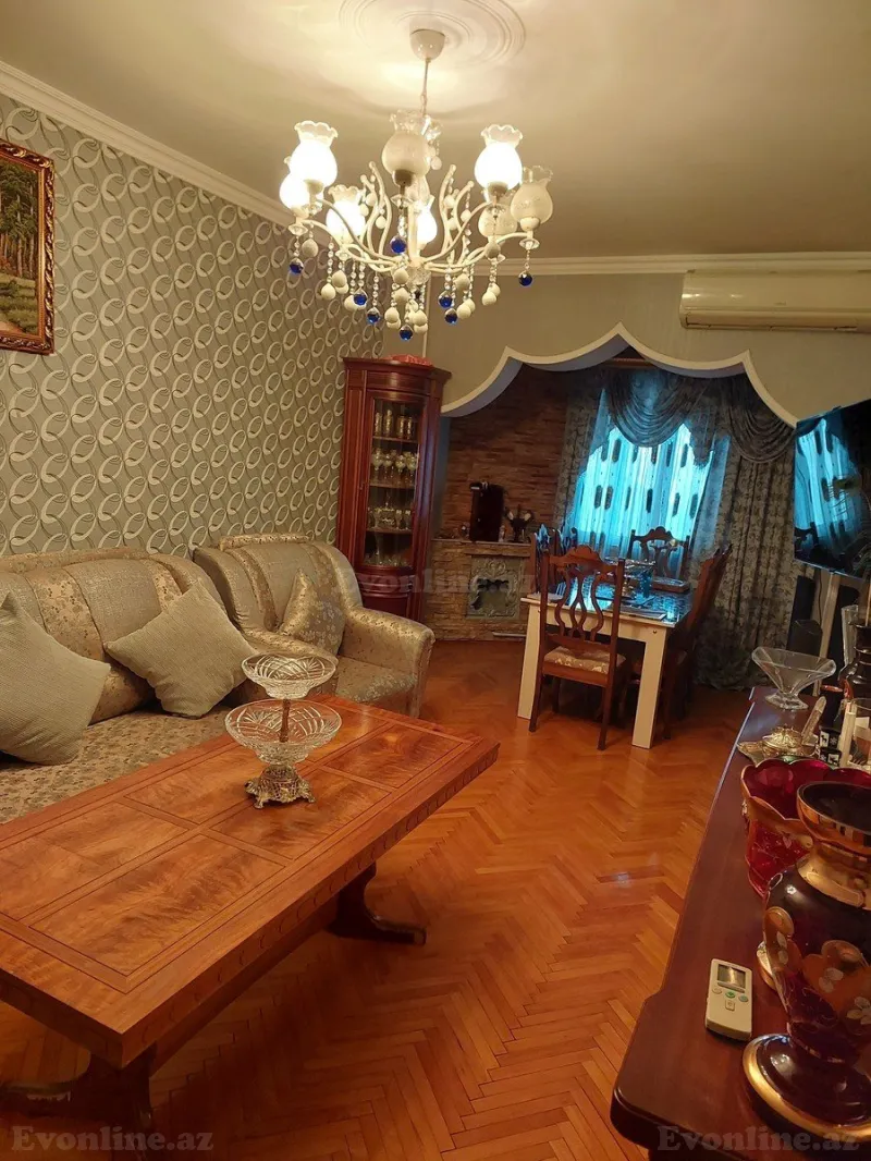 Satılır 4 otaqlı Mənzil Köhnə tikili 85 m² 8-ci mikrorayon