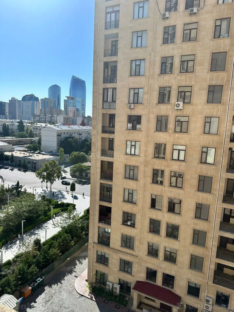 Satılır 4 otaqlı Mənzil Yeni tikili 210 m² 28 May m.