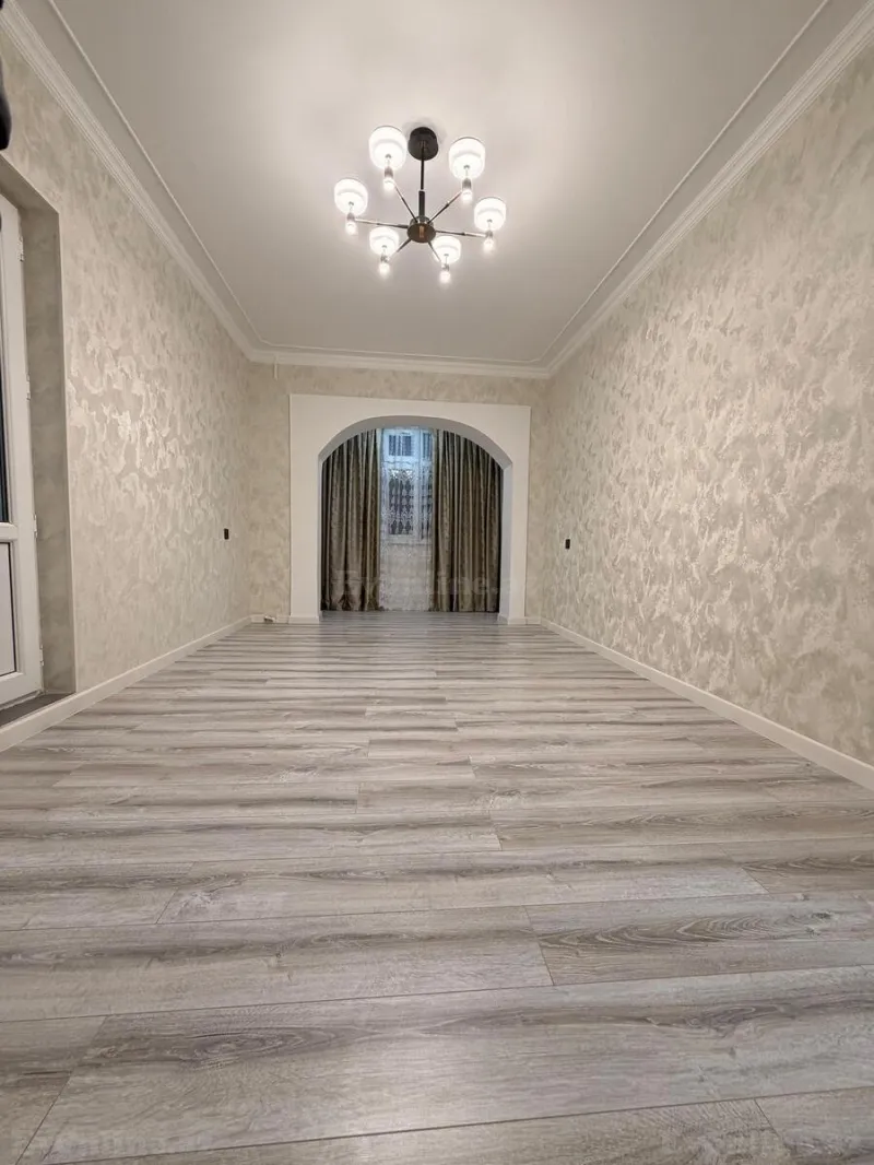 Bakı, Binəqədi r., 7-ci mikrorayonda 1 otaqlı mənzil satılır