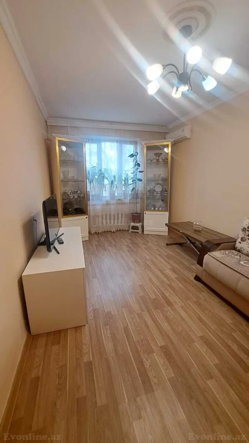 Satılır 3 otaqlı Mənzil Köhnə tikili 85 m² Əhmədli m.