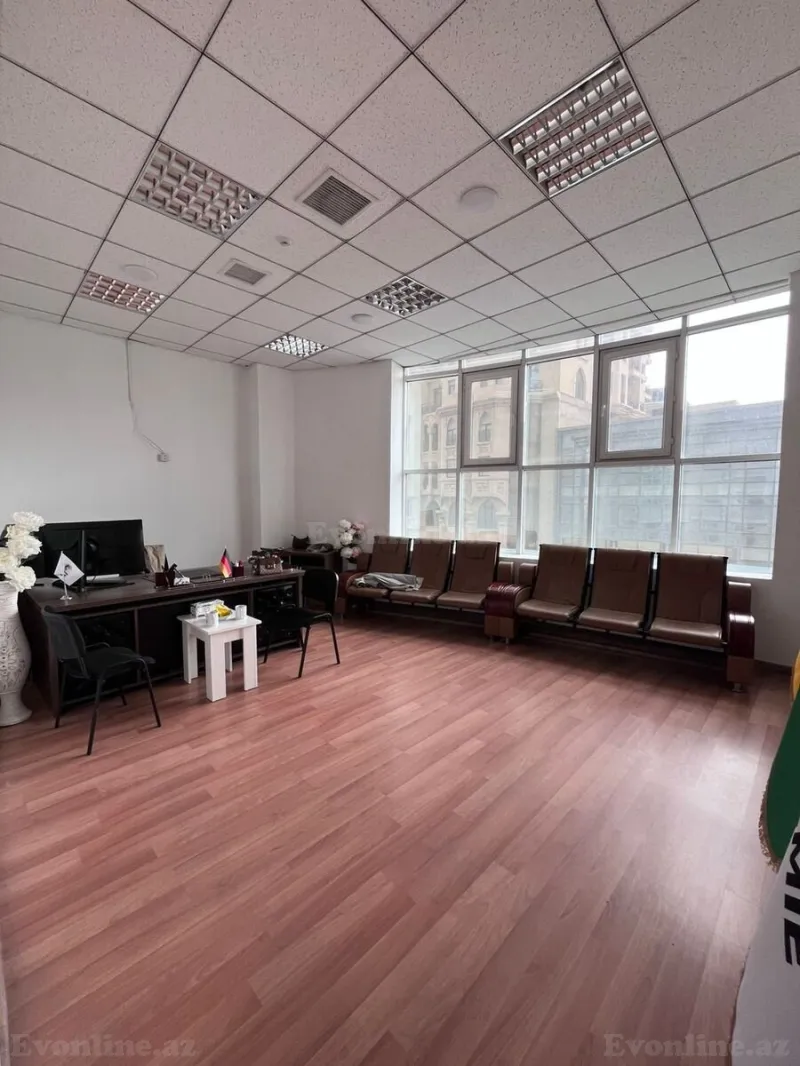Kirayə verilir Ofis 140 m² Kubinka