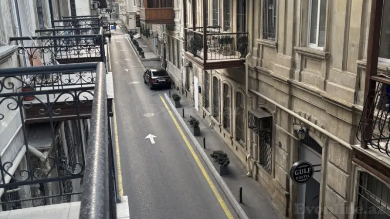 Satılır 6 otaqlı Mənzil Köhnə tikili 152 m² Sahil m. - şəkil 2