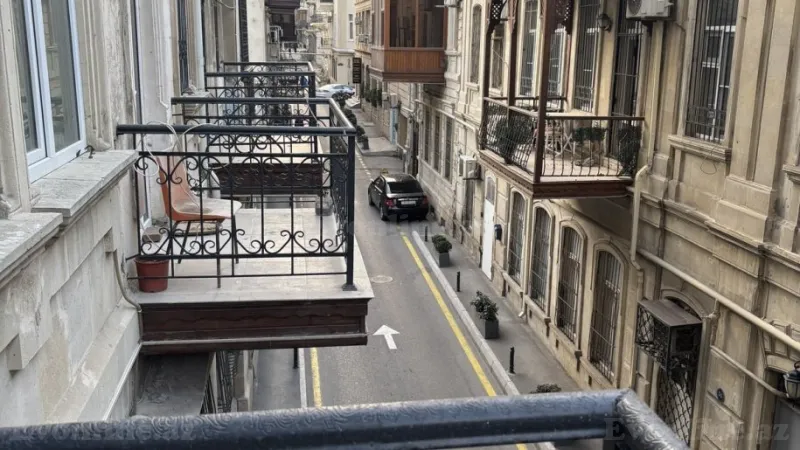 Satılır 6 otaqlı Mənzil Köhnə tikili 152 m² Sahil m. - şəkil 3