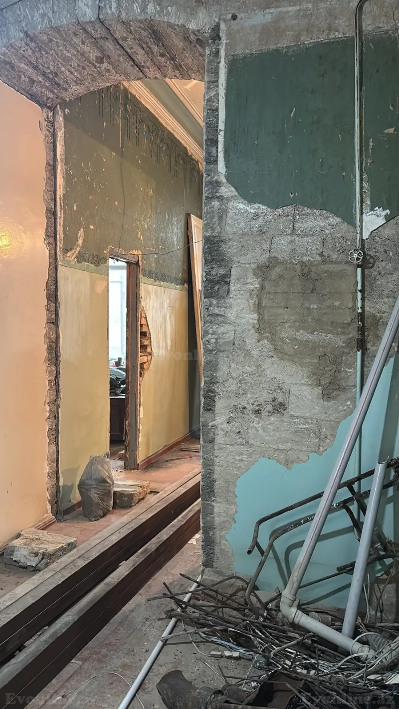 Satılır 6 otaqlı Mənzil Köhnə tikili 152 m² Sahil m. - şəkil 5