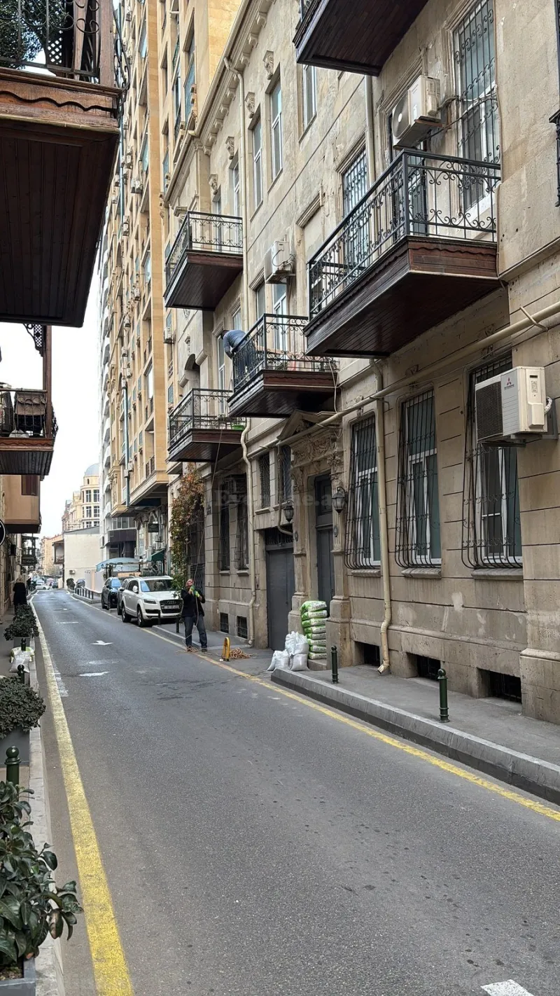 Satılır 6 otaqlı Mənzil Köhnə tikili 152 m² Sahil m. - şəkil 7