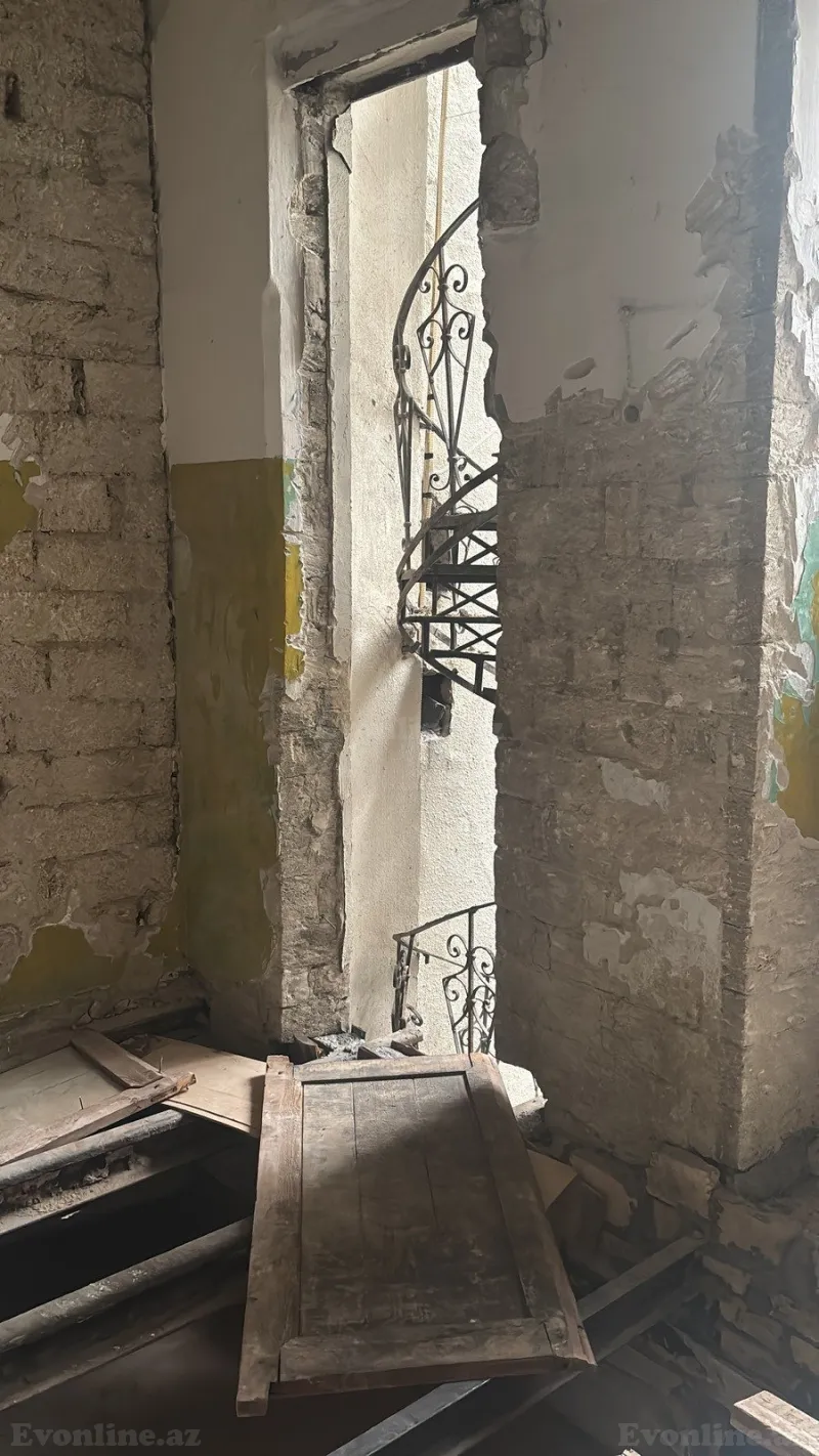 Satılır 6 otaqlı Mənzil Köhnə tikili 152 m² Sahil m. - şəkil 18