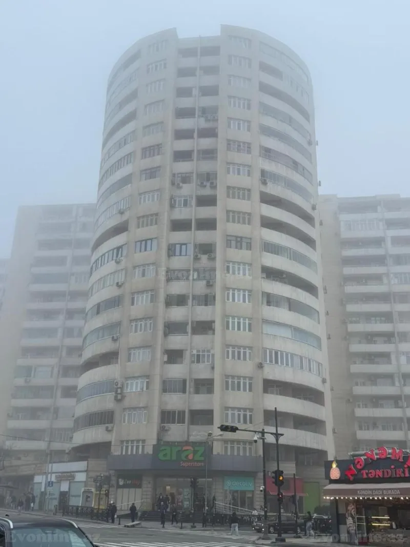 Satılır 4 otaqlı Mənzil Yeni tikili 185 m² Elmlər Akademiyası m.