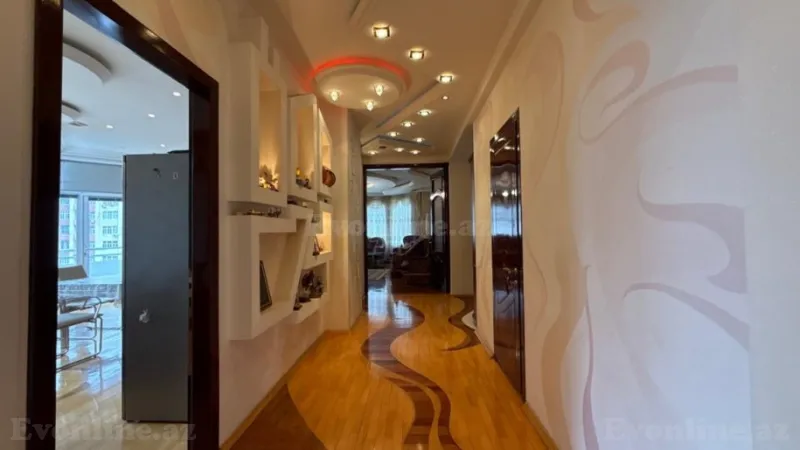 Bakı, Nərimanov r., Gənclik m.da 4 otaqlı mənzil satılır