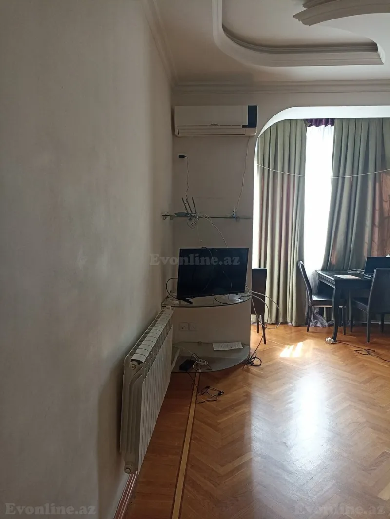 Kirayə verilir 3 otaqlı Mənzil Köhnə tikili 100 m² 28 May m.