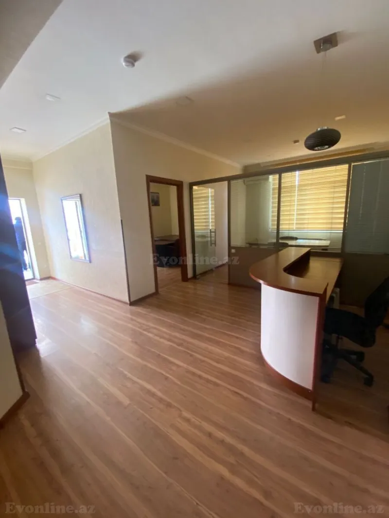 Kirayə verilir Ofis 250 m² 28 May m.