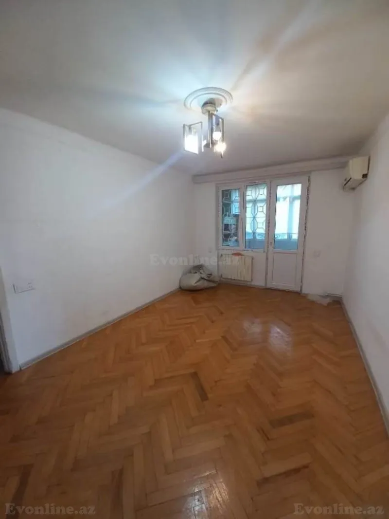 Satılır 2 otaqlı Mənzil Köhnə tikili 40 m² Elmlər Akademiyası m.