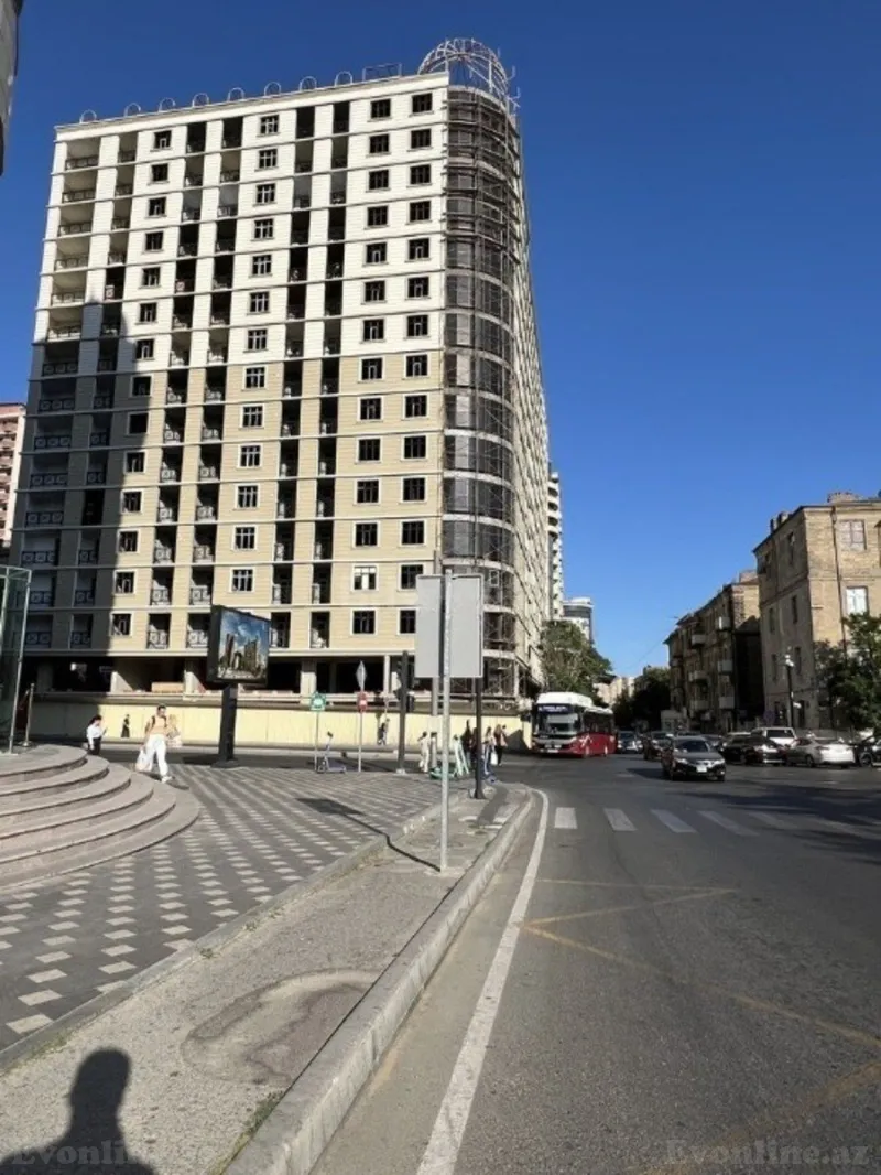 Satılır 2 otaqlı Mənzil Yeni tikili 74 m² Gənclik m. - şəkil 2