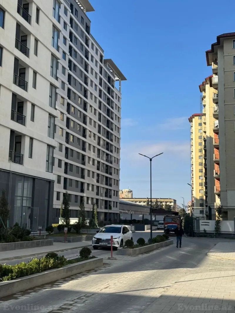 Satılır 3 otaqlı Mənzil Yeni tikili 90 m² İnşaatçılar m. - şəkil 2