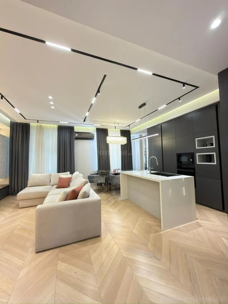 Satılır 3 otaqlı Mənzil Yeni tikili 135 m² 28 May m.