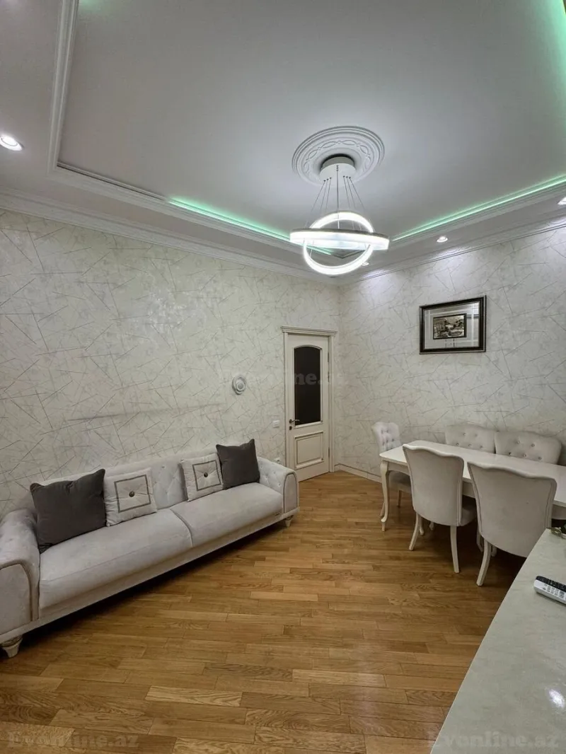 Kirayə verilir 3 otaqlı Mənzil Köhnə tikili 110 m² Elmlər Akademiyası m.