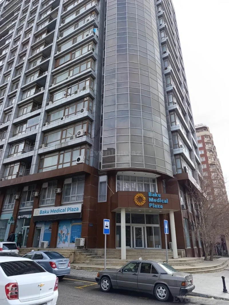 Kirayə verilir 3 otaqlı Mənzil Yeni tikili 150 m² 28 May m.