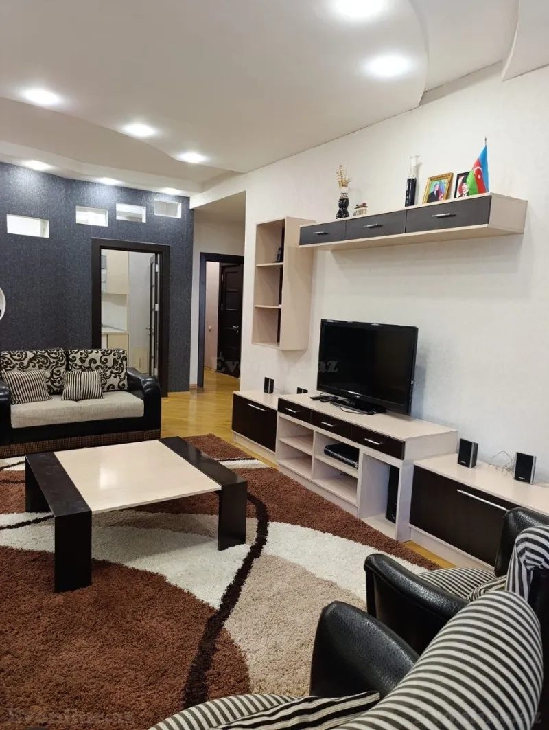Kirayə verilir 3 otaqlı Mənzil Yeni tikili 150 m² 28 May m. - şəkil 2
