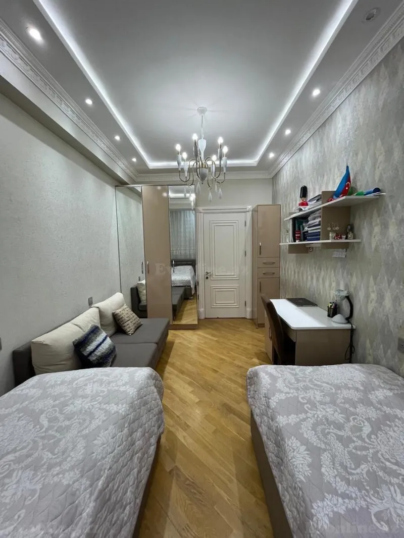 Satılır 4 otaqlı Mənzil Yeni tikili 165 m² 8-ci mikrorayon