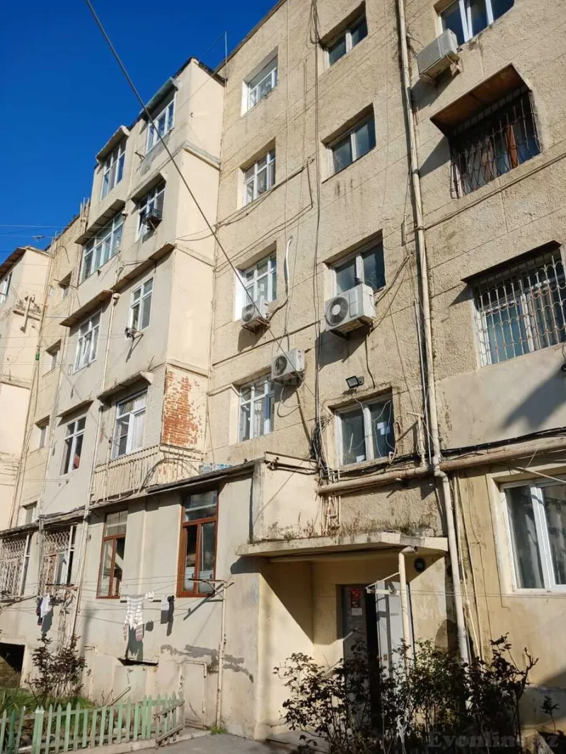 Bakı, Səbail r., Badamdarda 5 otaqlı mənzil satılır