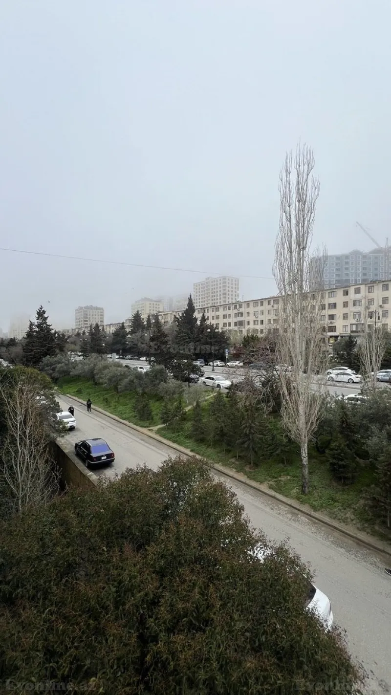 Bakı, Nəsimi r., Memar Əcəmi m., 2-ci mikrorayonda 2 otaqlı mənzil satılır