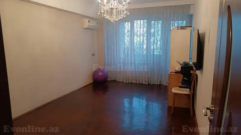 Satılır 6 otaqlı Mənzil Köhnə tikili 240 m² Yasamal - şəkil 2