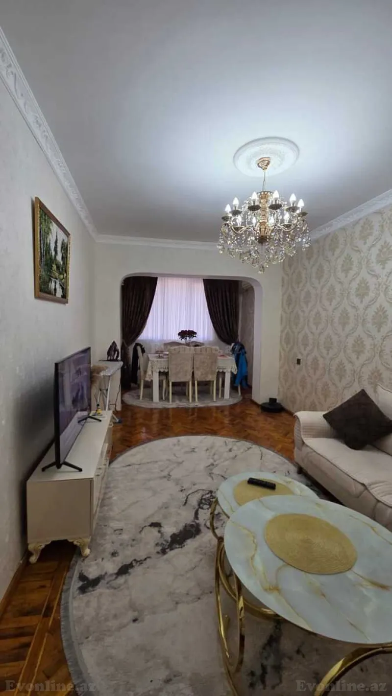 Satılır 4 otaqlı Mənzil Köhnə tikili 110 m² Yeni Yasamal