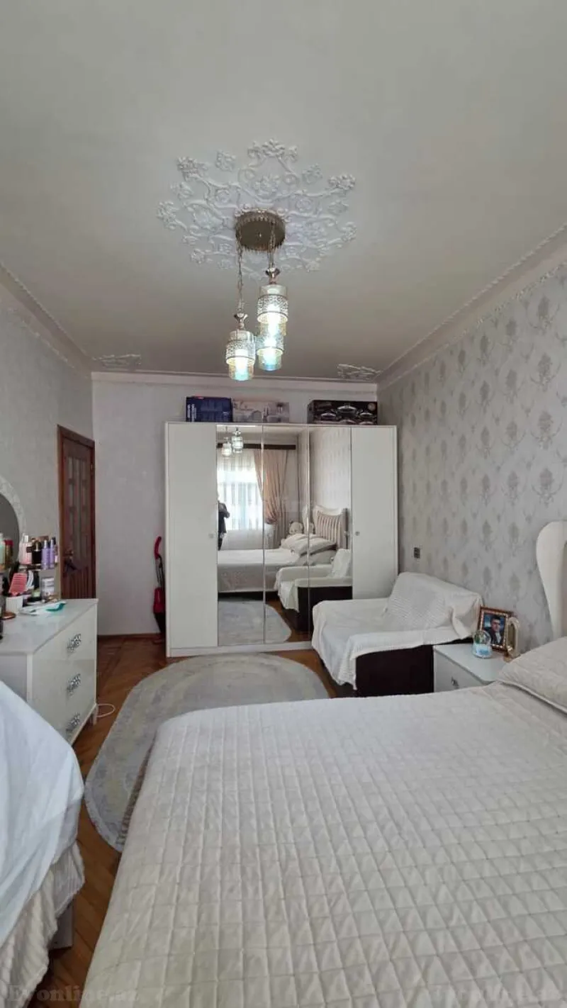 Satılır 4 otaqlı Mənzil Köhnə tikili 110 m² Yeni Yasamal - şəkil 3