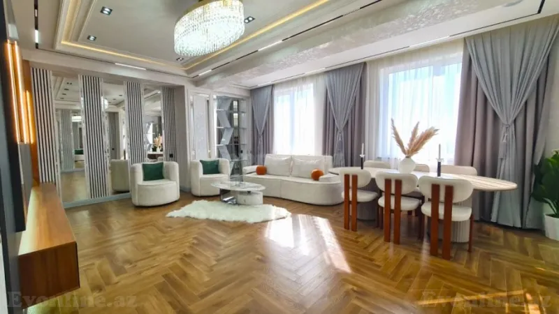 Bakı, Nizami r., Qara Qarayev m.da 4 otaqlı mənzil satılır