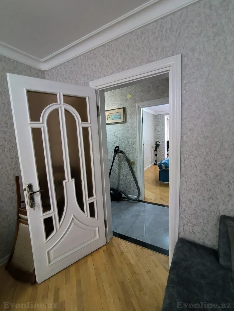 Satılır 3 otaqlı Mənzil Köhnə tikili 70 m² Neftçilər m.