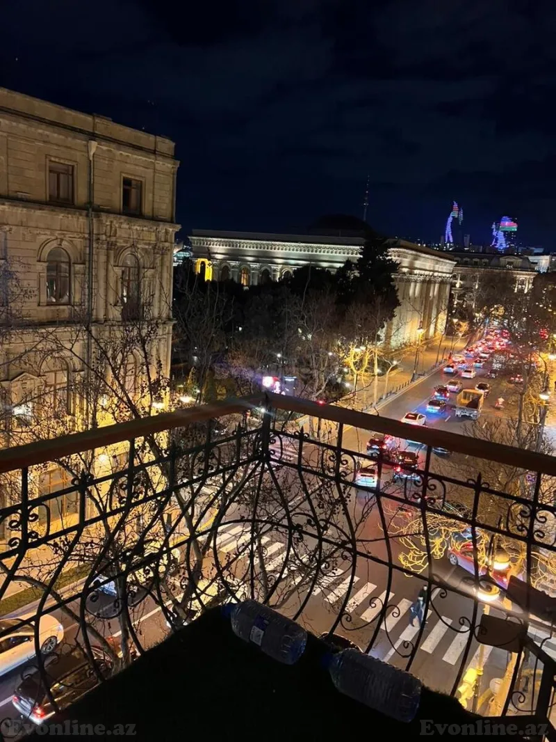 Kirayə verilir 3 otaqlı Mənzil Köhnə tikili 75 m² Sahil m.