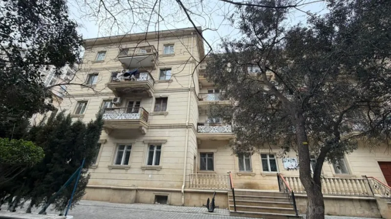 Satılır 2 otaqlı Mənzil Köhnə tikili 60 m² Bayıl - şəkil 2