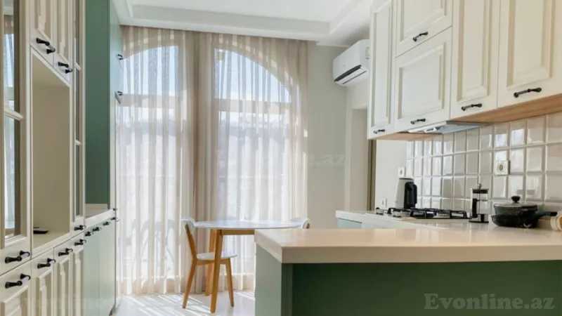 Bakı, Səbail r., Bayılda 2 otaqlı mənzil kirayə verilir