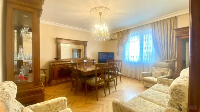 Satılır 4 otaqlı Mənzil Köhnə tikili 105 m² Yasamal