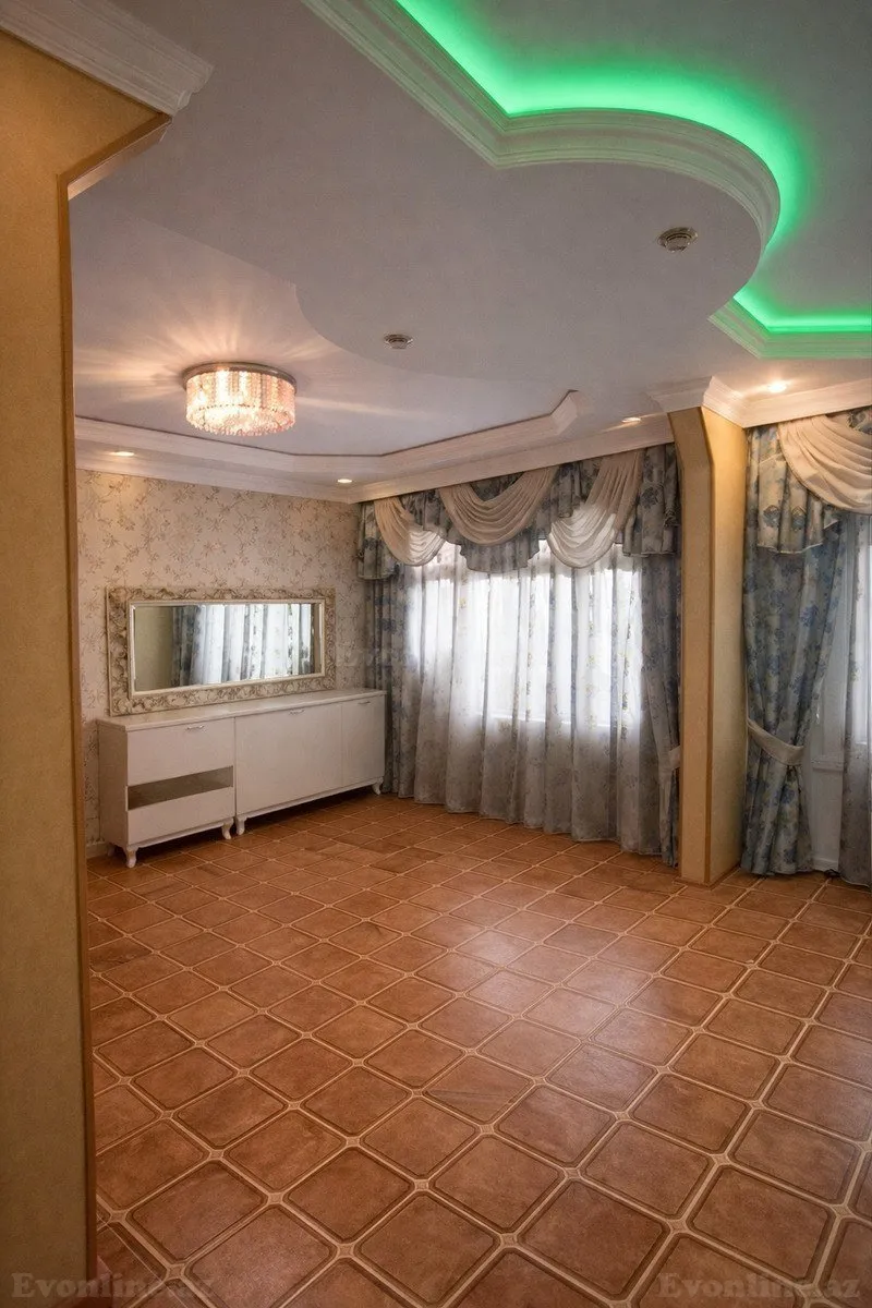 Satılır 4 otaqlı Mənzil Köhnə tikili 100 m² Neftçilər m. - şəkil 2