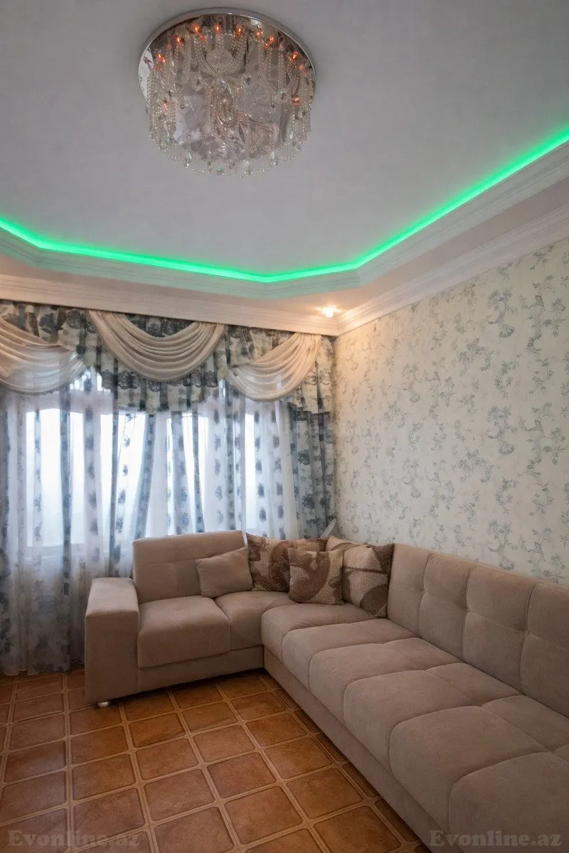 Satılır 4 otaqlı Mənzil Köhnə tikili 100 m² Neftçilər m. - şəkil 3