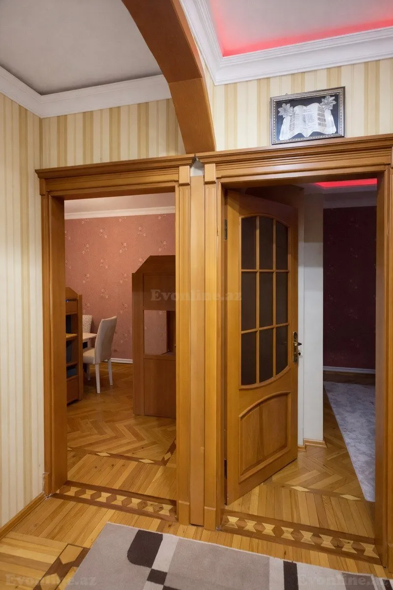 Satılır 4 otaqlı Mənzil Köhnə tikili 100 m² Neftçilər m. - şəkil 9