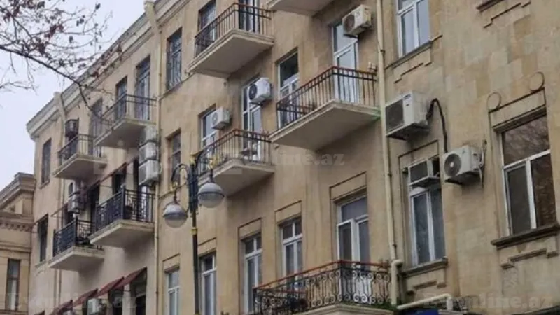 Satılır 4 otaqlı Mənzil Köhnə tikili 125 m² 28 May m.