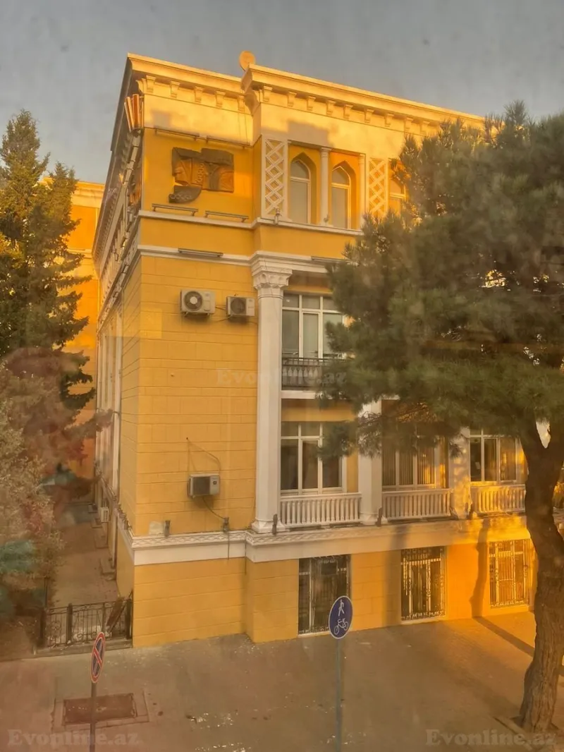 Satılır 4 otaqlı Mənzil Köhnə tikili 125 m² 28 May m. - şəkil 2